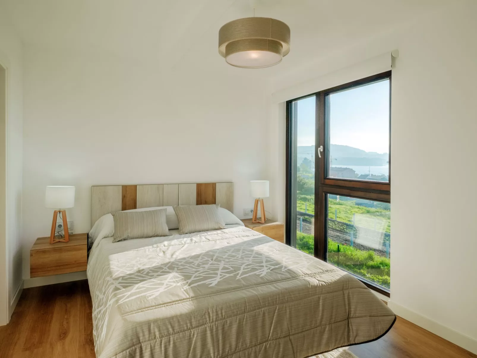 In Outes mit Sonniger Terrasse und Meerblick-Inside