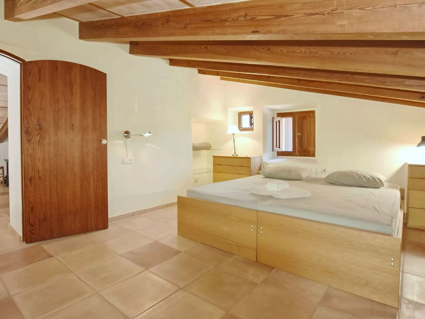 Finca mit Ruhe und Infinity-Pool-Drinnen