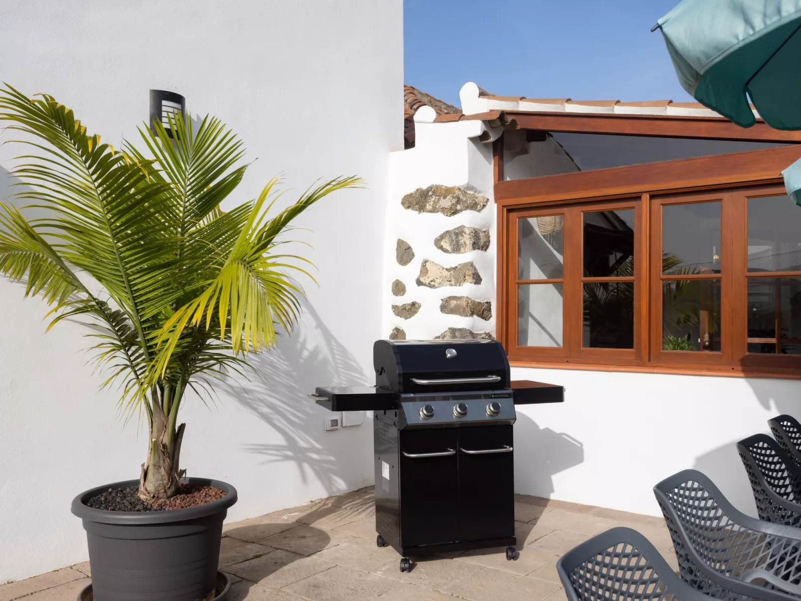 Cruz de los Martillos-Outside