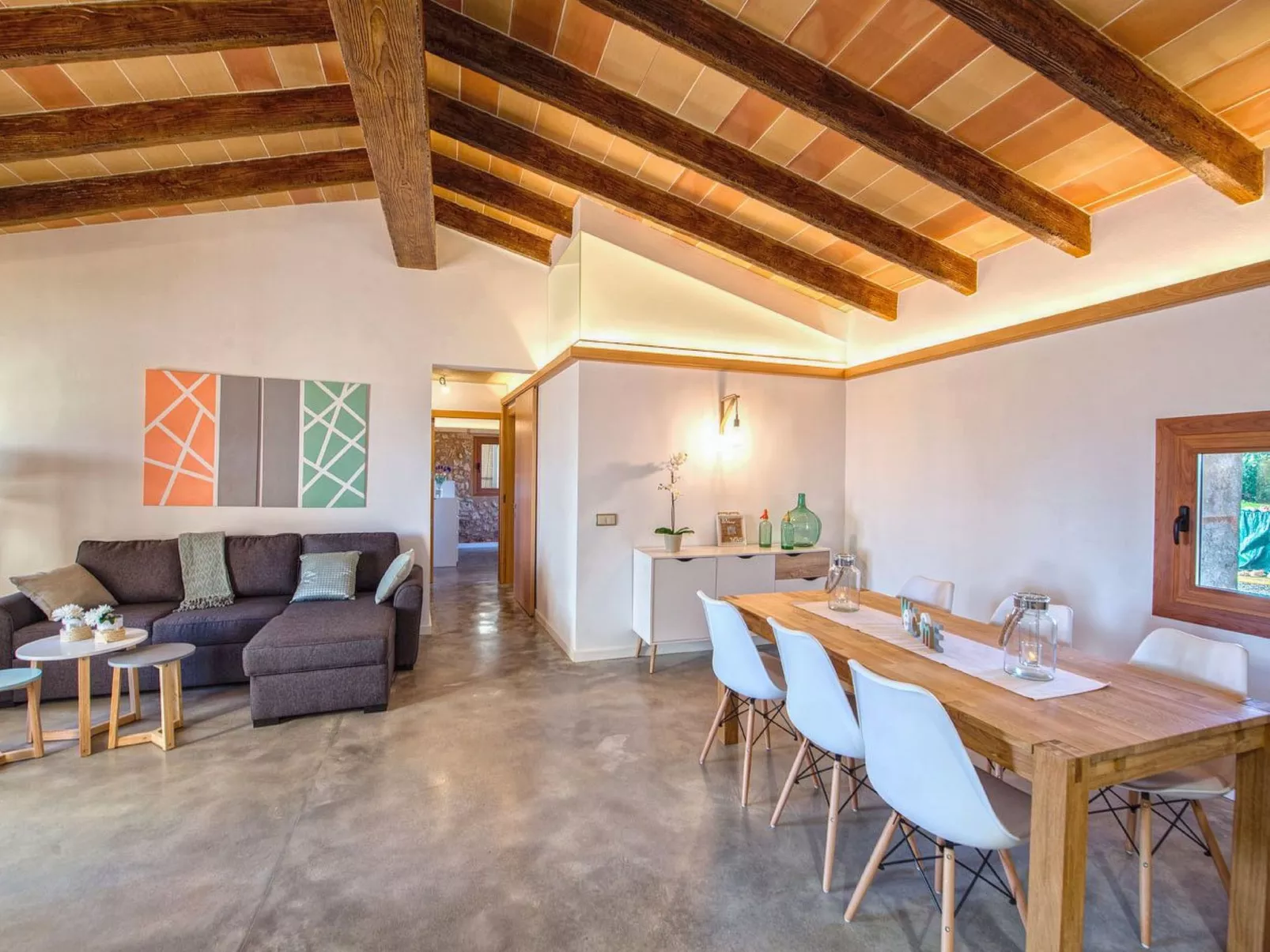 Luxuriöse Finca im modernen Stil mit Pool und Klimaanlage-Drinnen