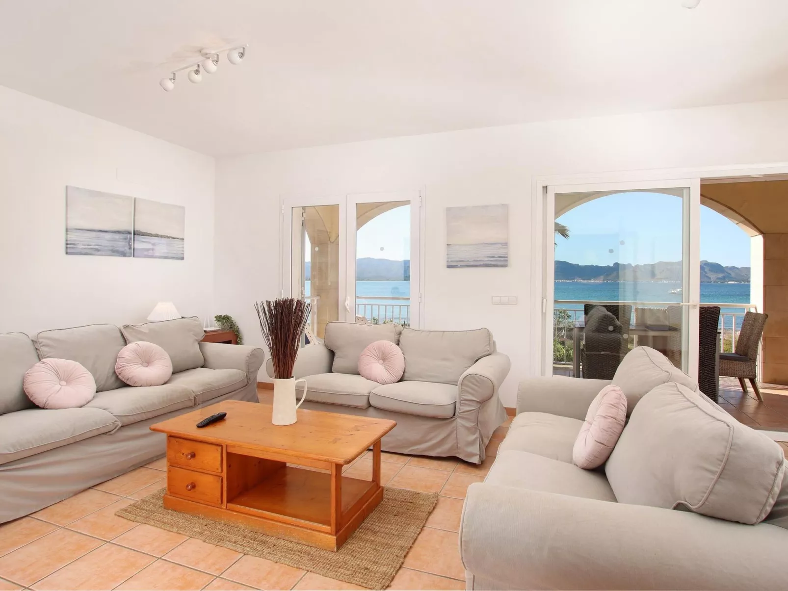 Schöne Villa mit Meerblick-Image-tags.info