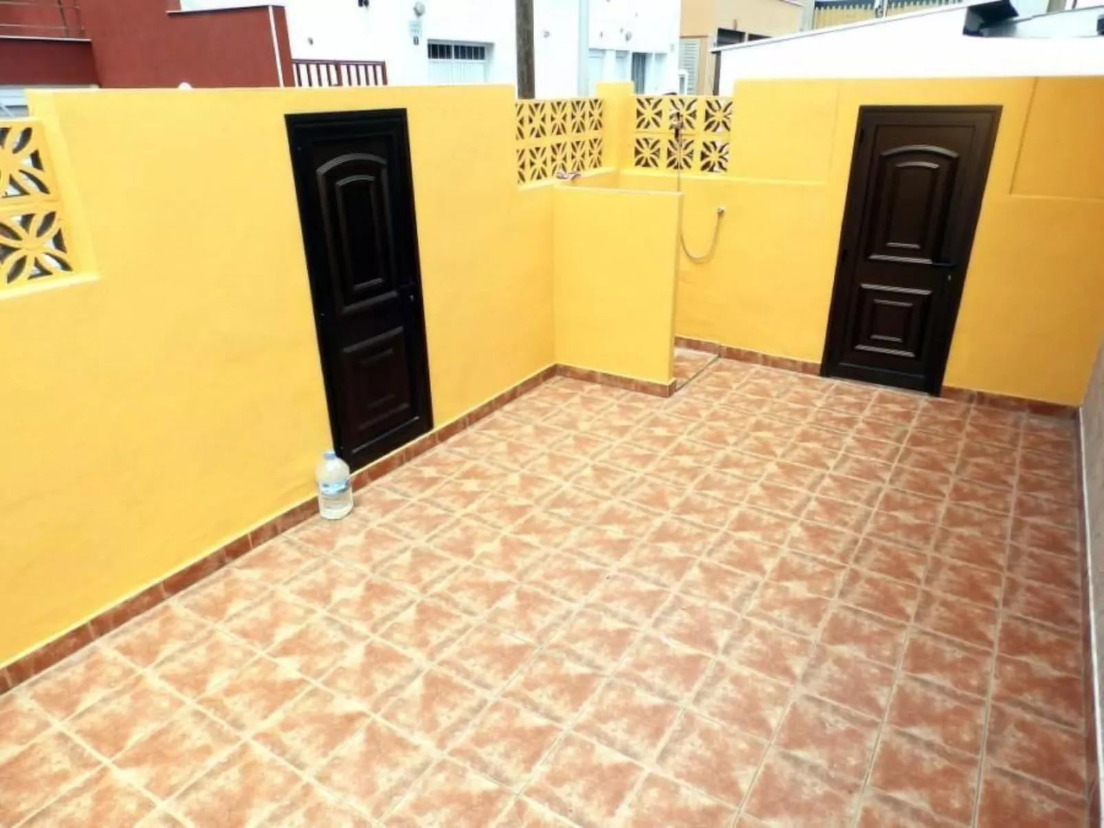 Haus mit Wifi und Terrasse direkt am Strand-Draußen