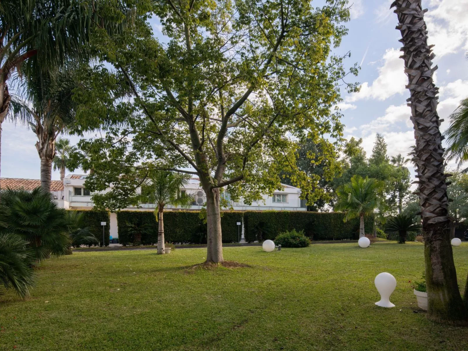 Villa Carlino Holiday-Outside