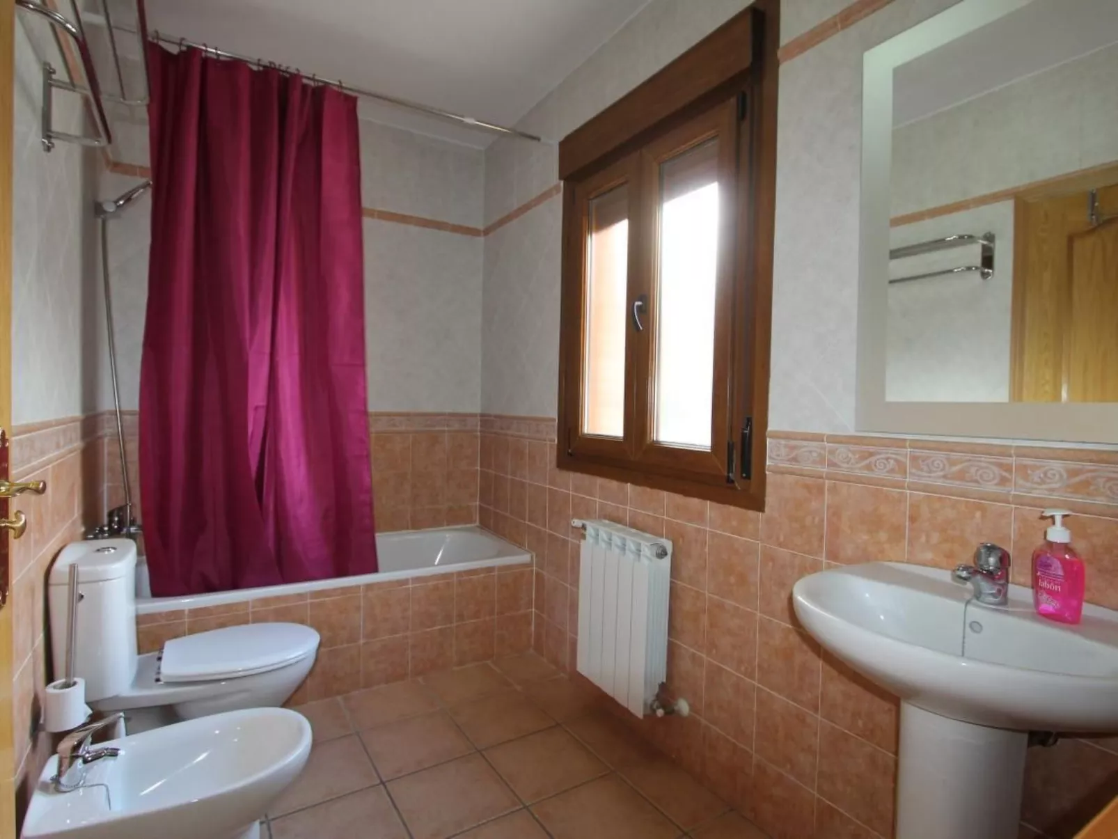 In Seseña mit großem Garten-Inside