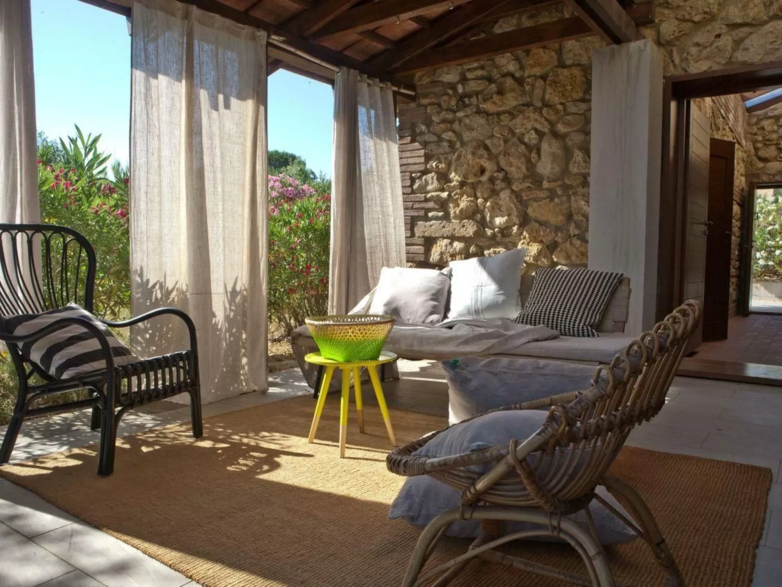 In Montescudaio mit Großem Garten-Inside