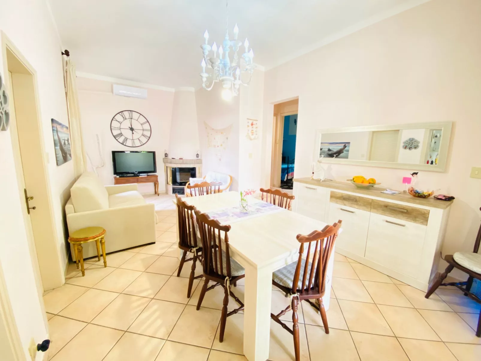 Repräsentative Villa, Klima, 300 Meter vom Meer entfernt-Drinnen