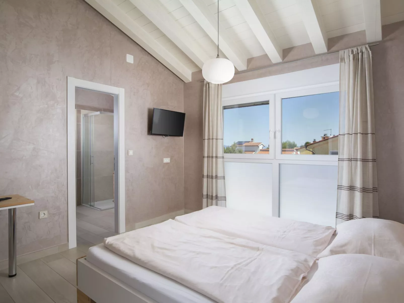 Unknown Accommodation-Dedans