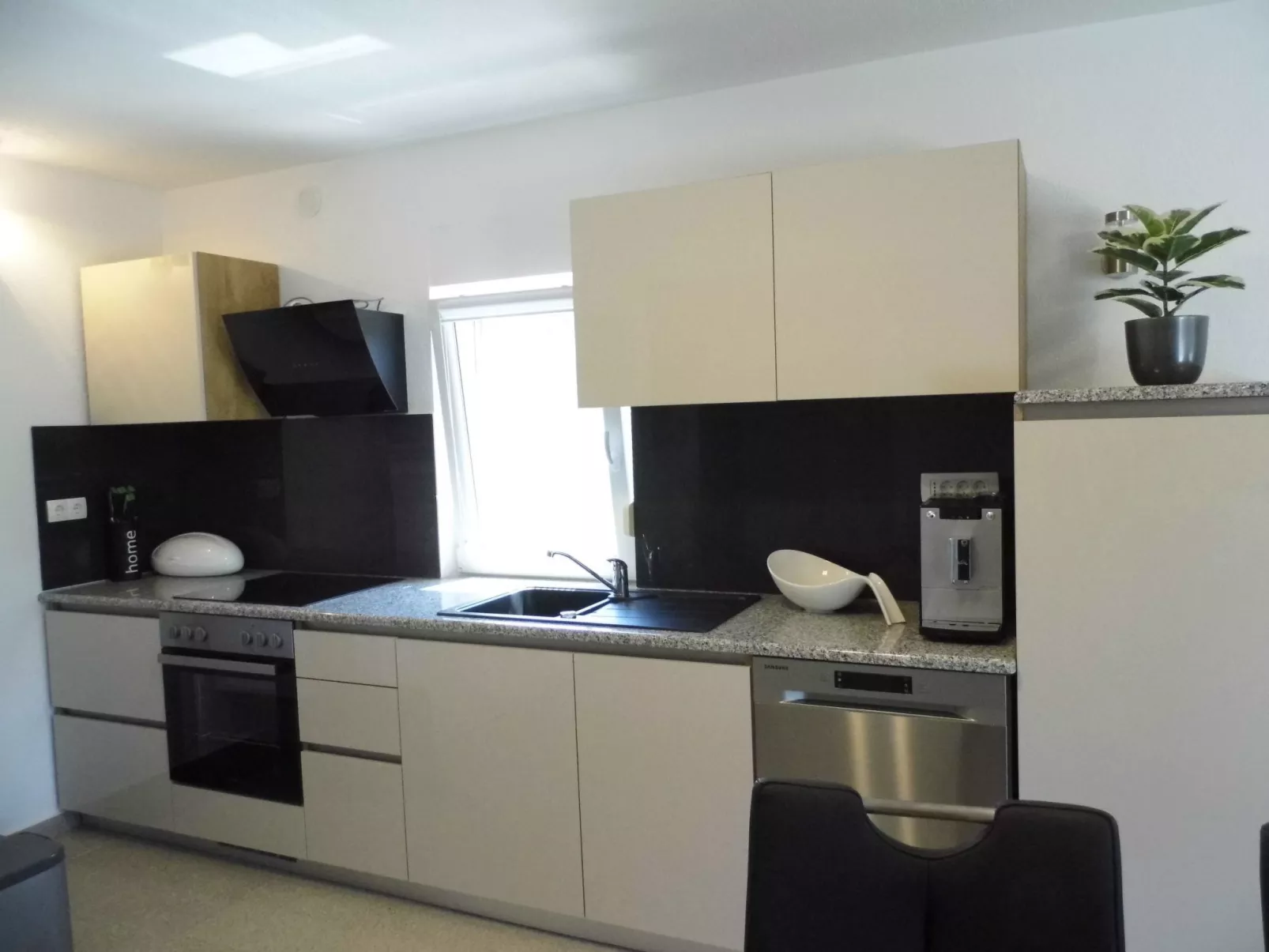 Neue und moderne, voll ausgestattete Wohnung-Inside