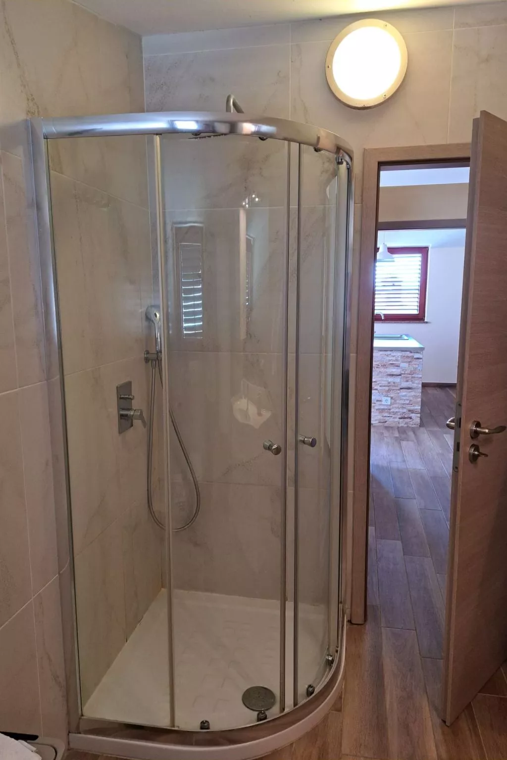 Apartment mit drei Schlafzimmern und Meerblick-Dedans