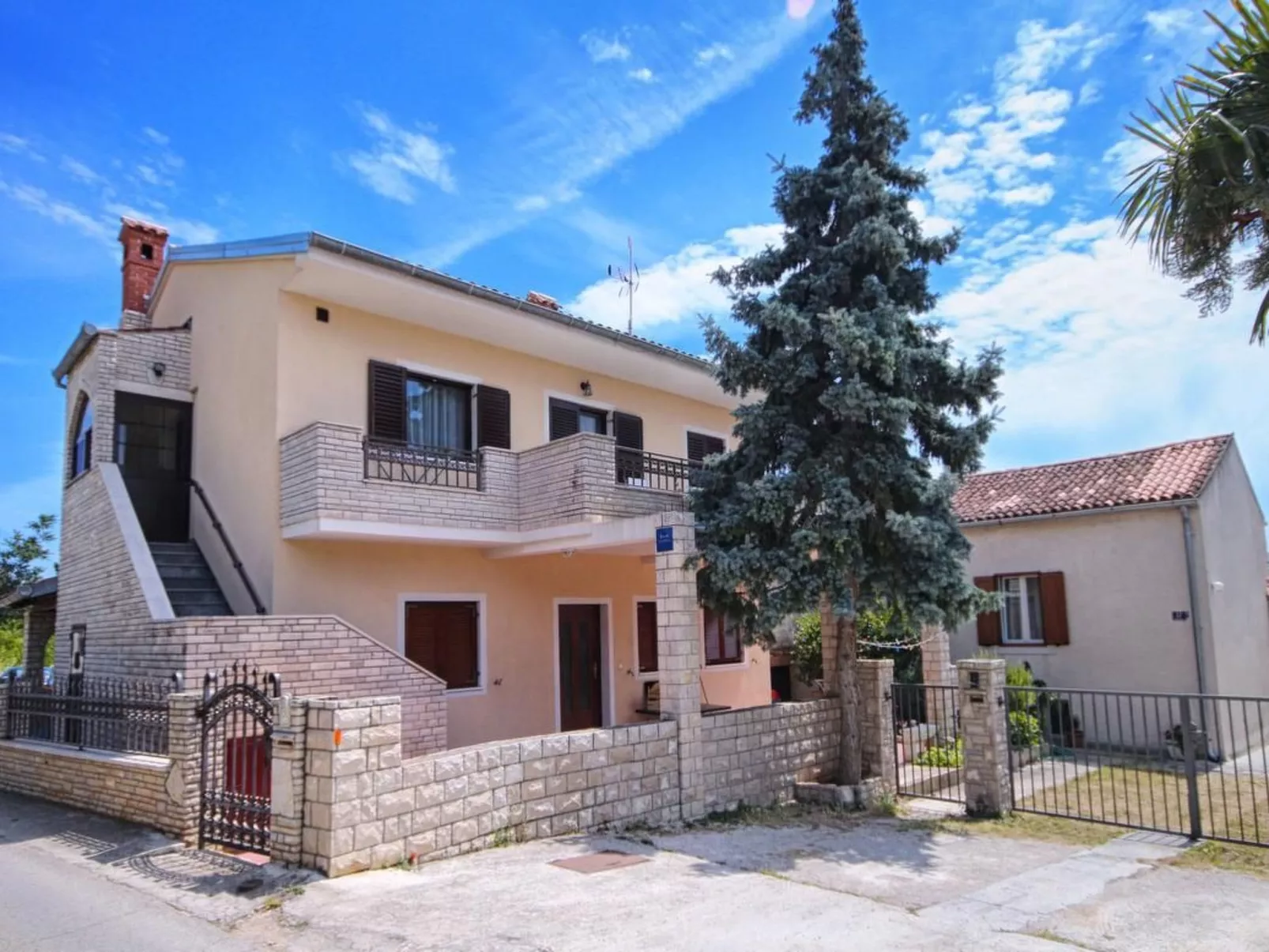 "Luis" mit Privatparkplatz - Dehors