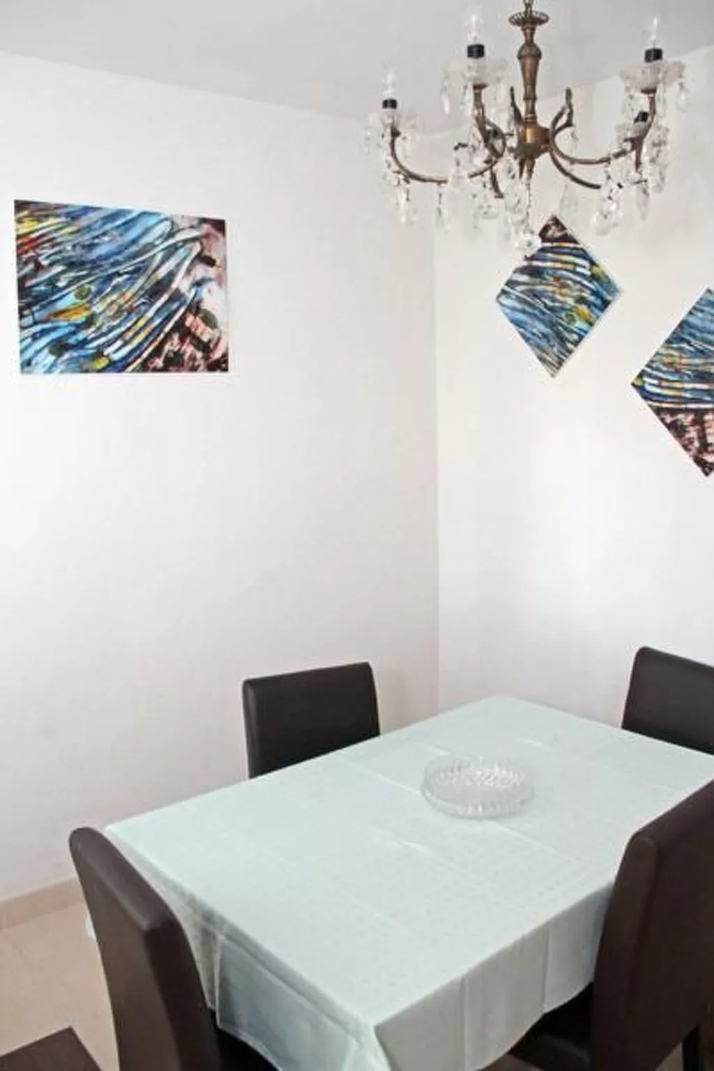 Wohnung im ersten Stock mit Blick aufs Wasser-Drinnen