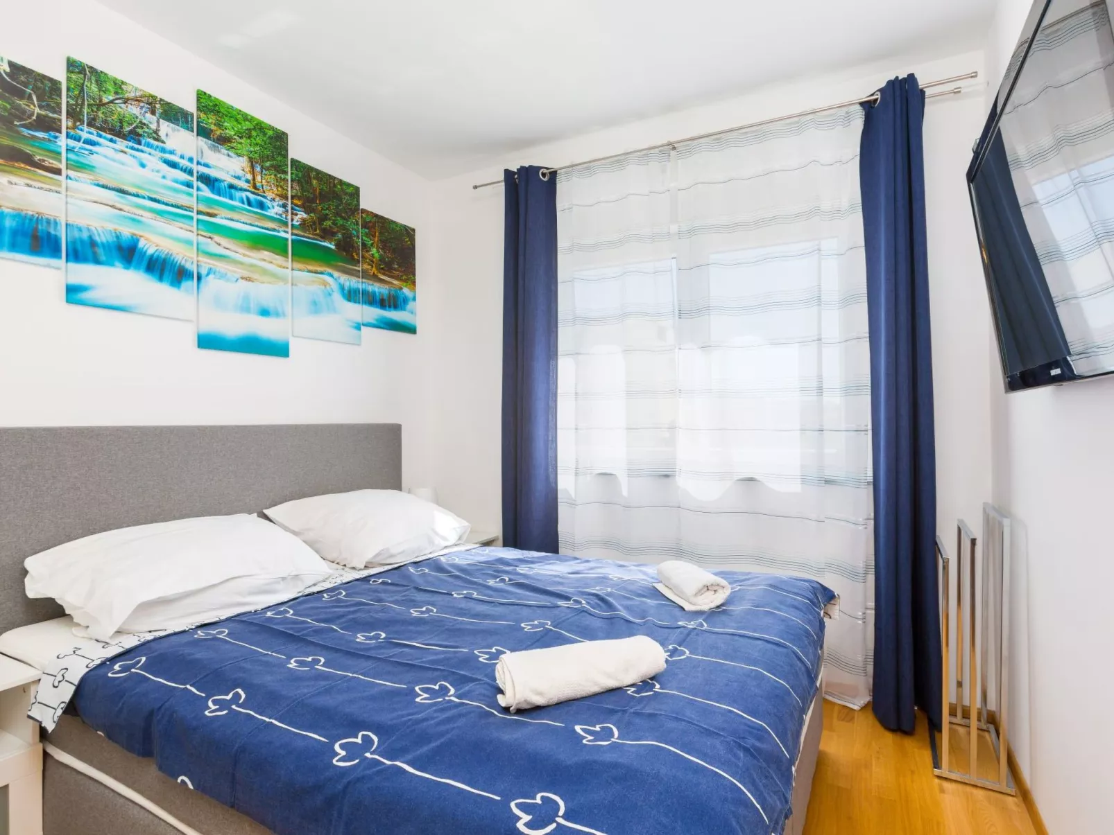 "Emira Mukalba" mit Terrasse-Dedans