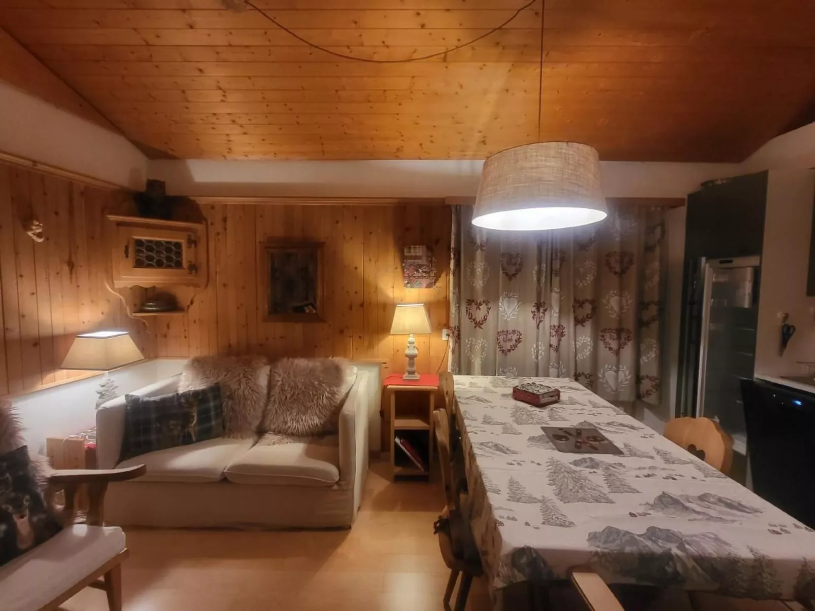 Chesa Azalee 10-Drinnen