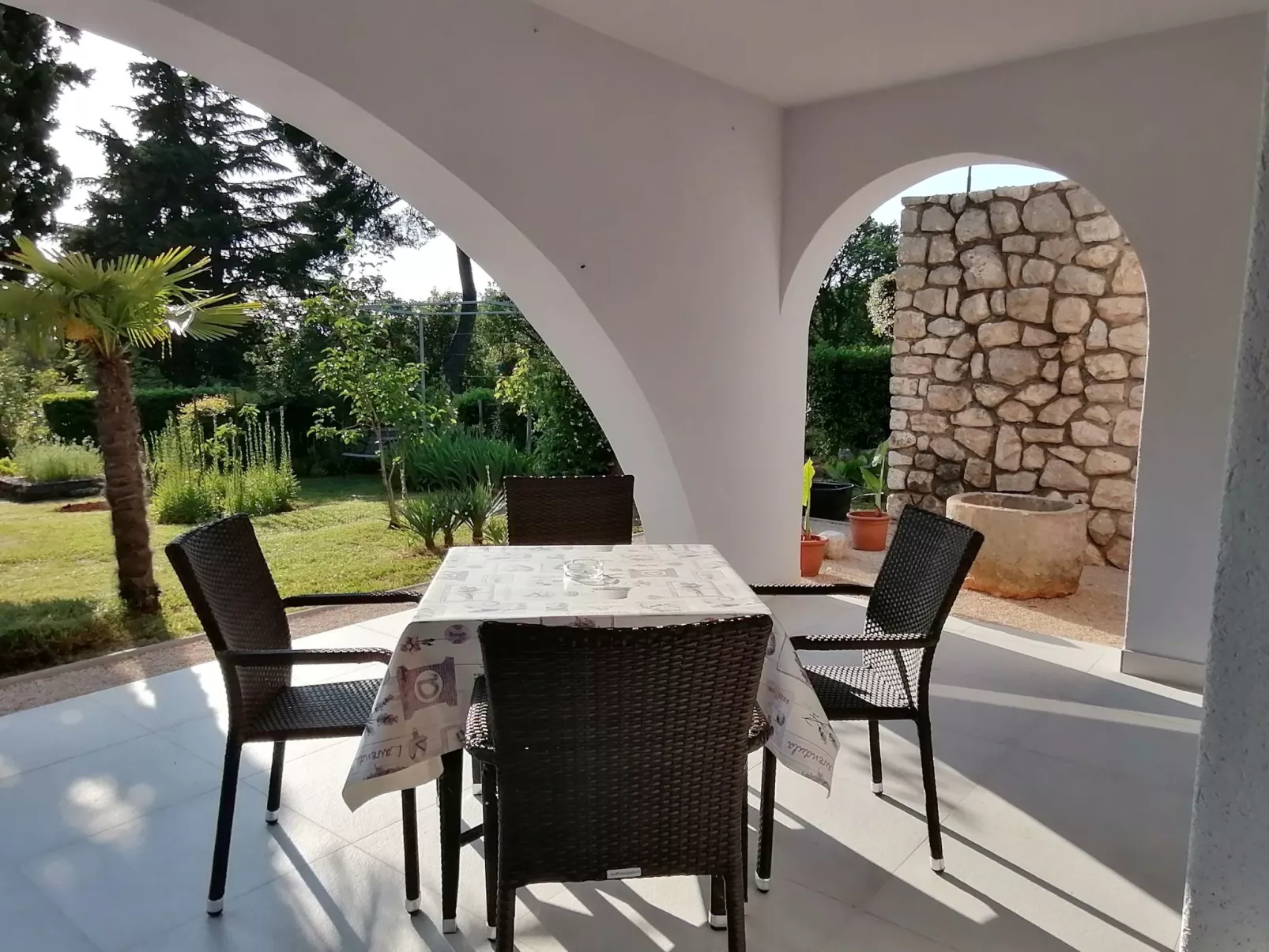 Wohnung "Nada" mit Terrasse-Outside