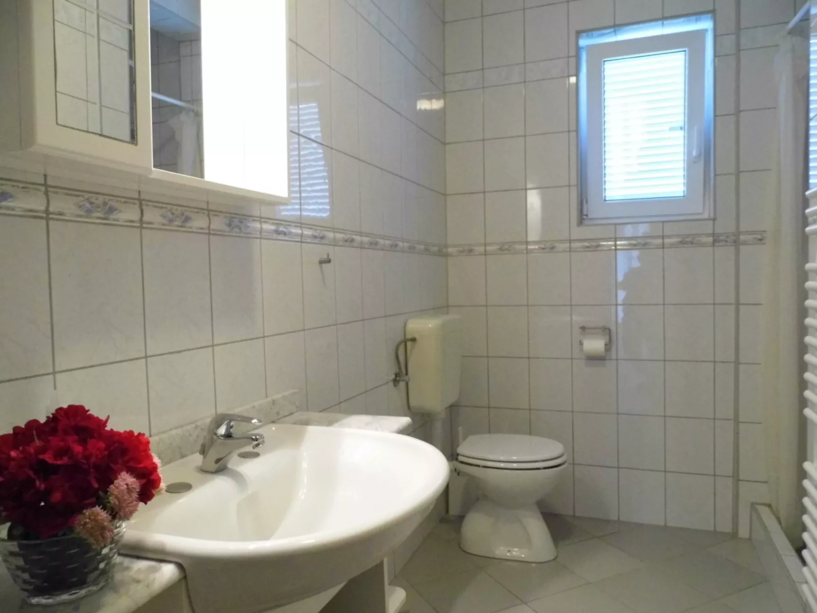 Schöne, geräumige Wohnung in der ersten Etage-Dedans