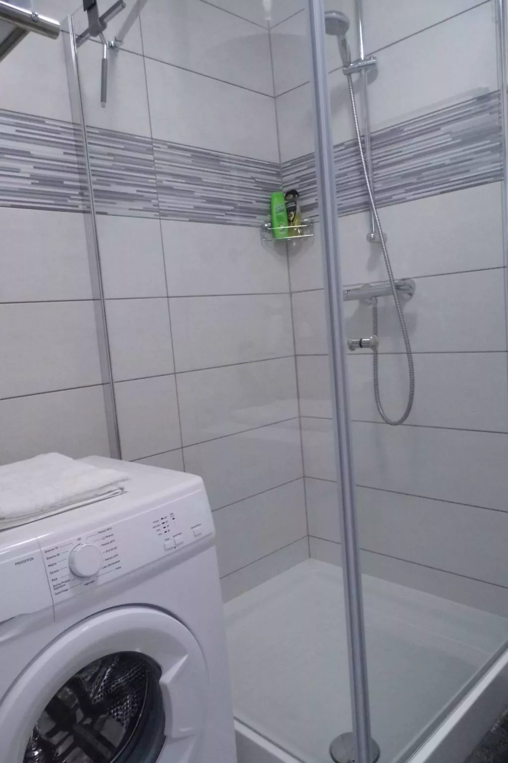 Ausgezeichnete neue und moderne Wohnung-Inside