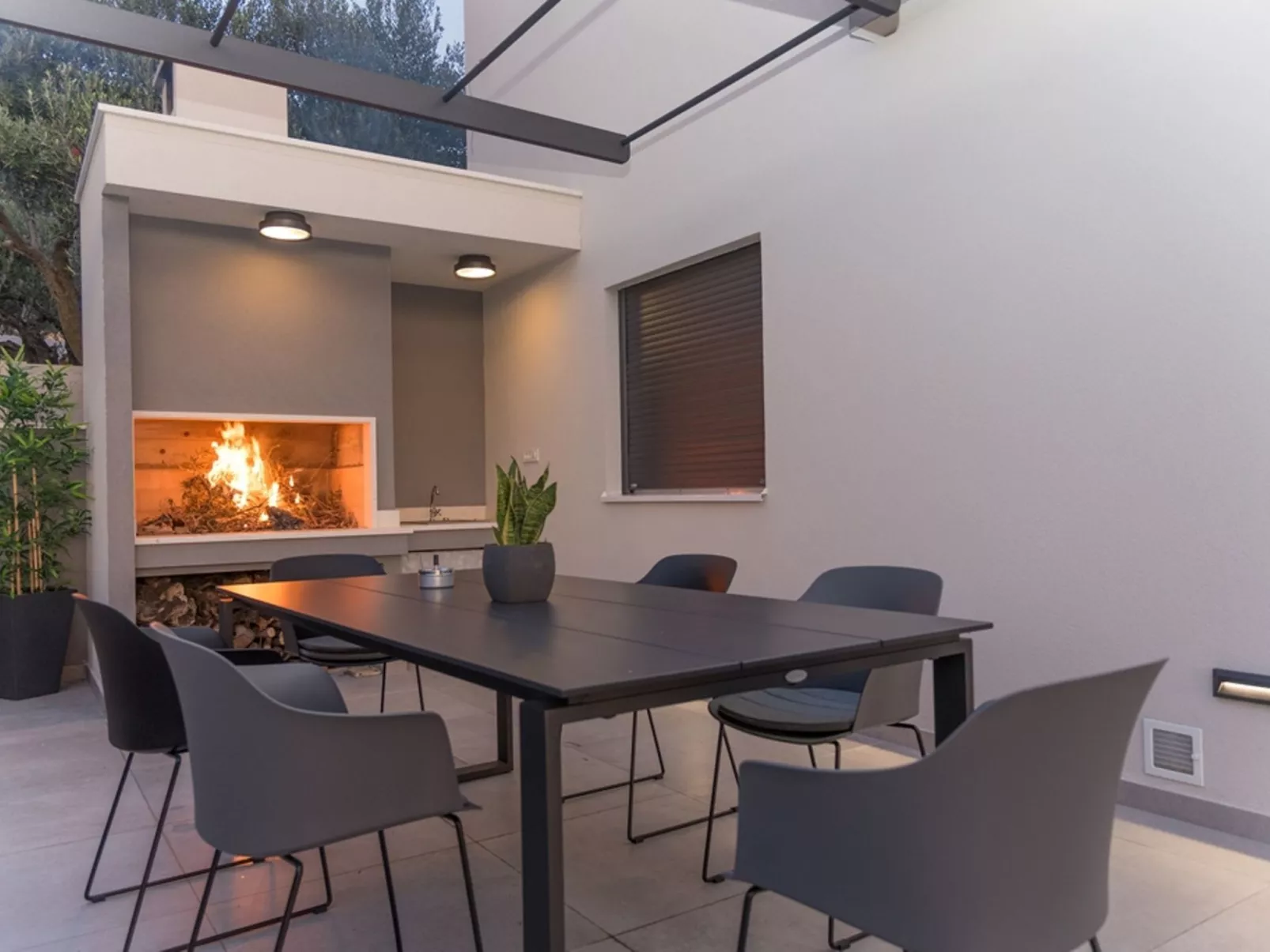 Villa Kuk mit beheiztem Pool-Dehors