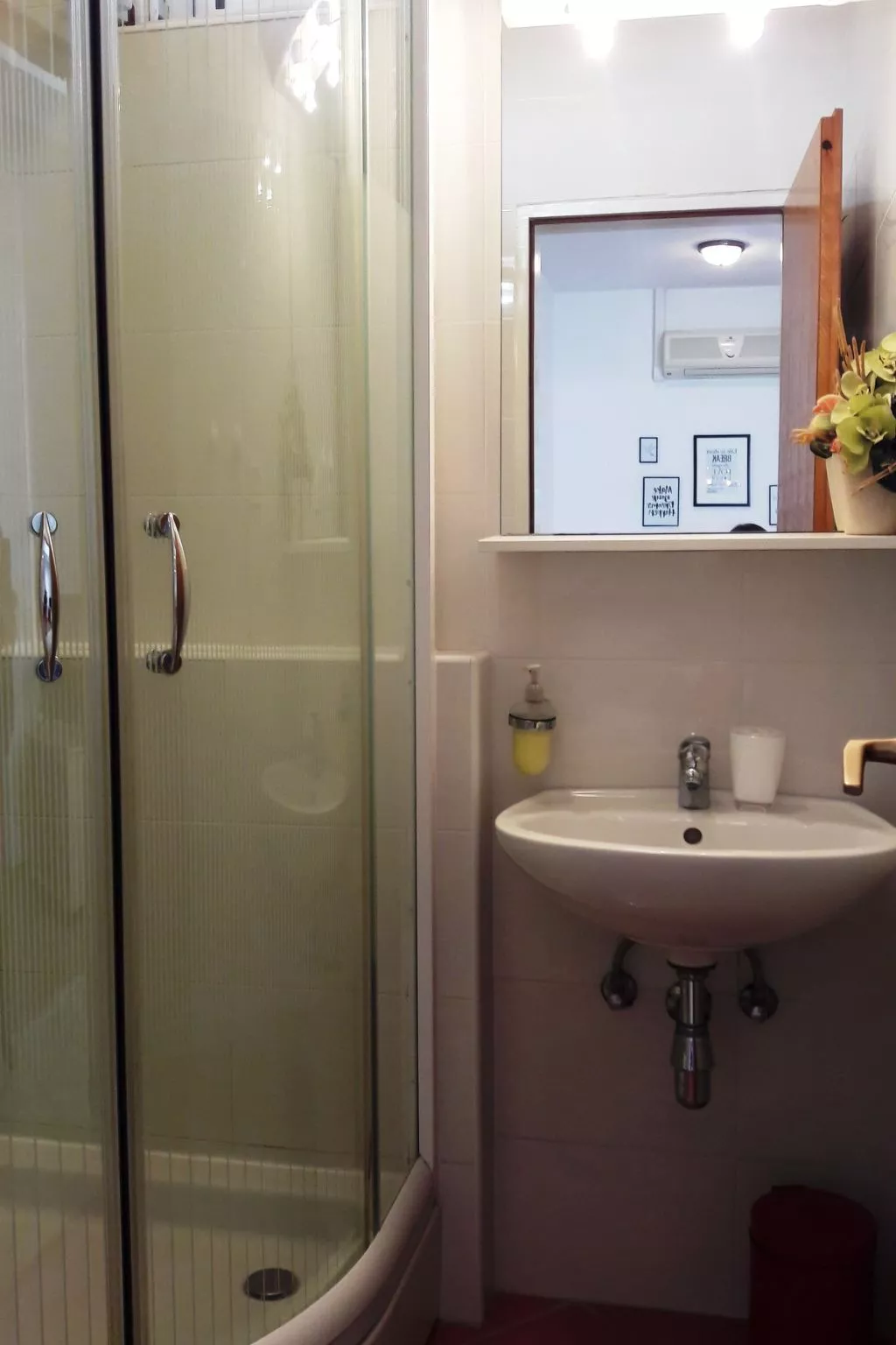 Gemütliches Studio-Apartment mit Blick auf das Biokovo-Gebirge-Drinnen