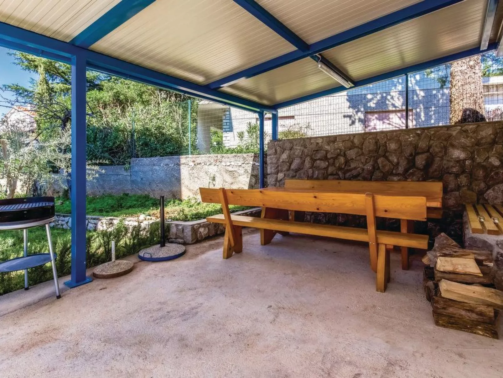 Wohnung in Crikvenica mit Grill und Terrasse-Draußen