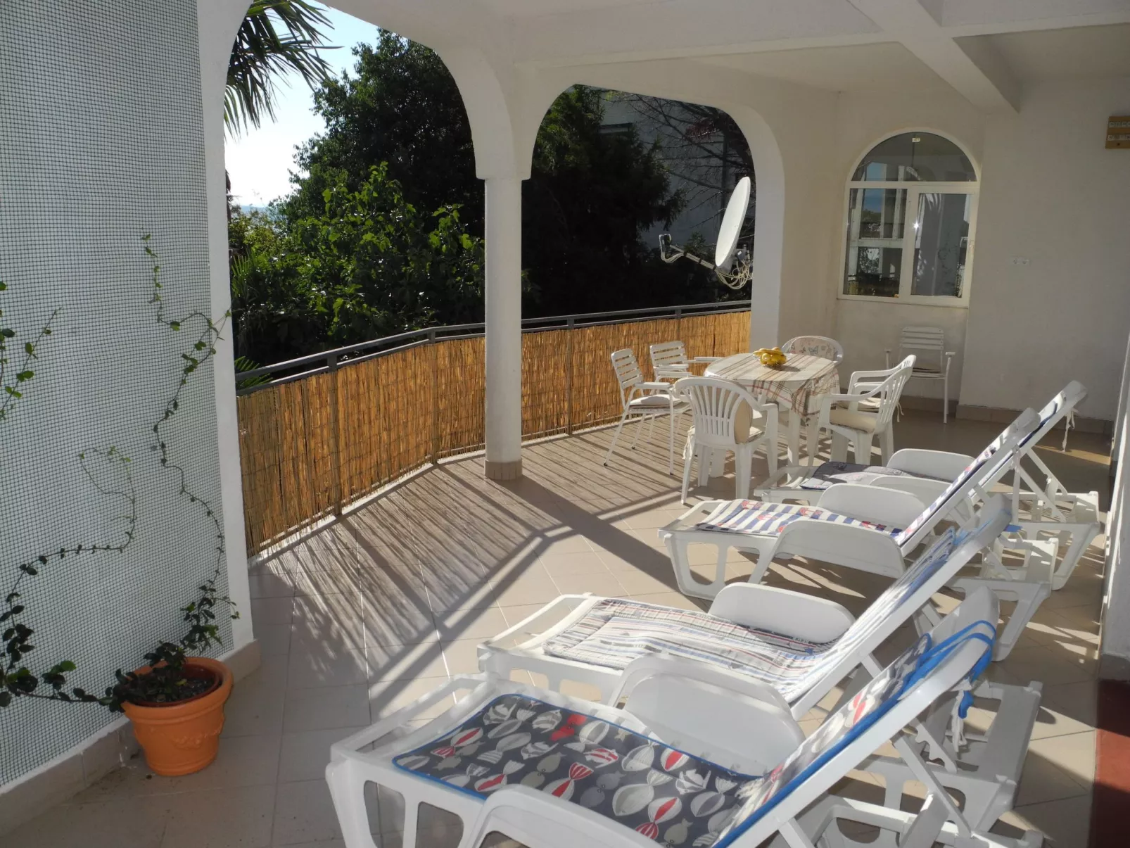 Wohnung 30m vom Meer entfernt, mit Gemeinschaftspool-Dehors