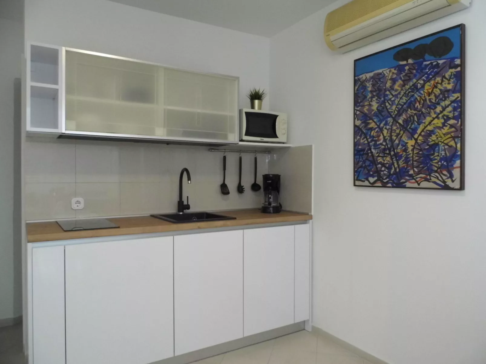 Gemütliche und moderne Wohnung in der Nähe von Meer und Zentrum-Inside