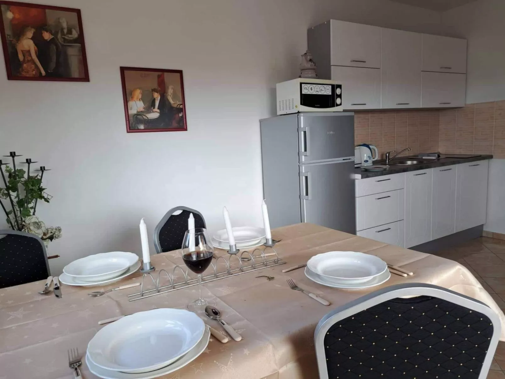 Wunderschöne Ferienwohnung, mit Meerblick und Pool-Inside