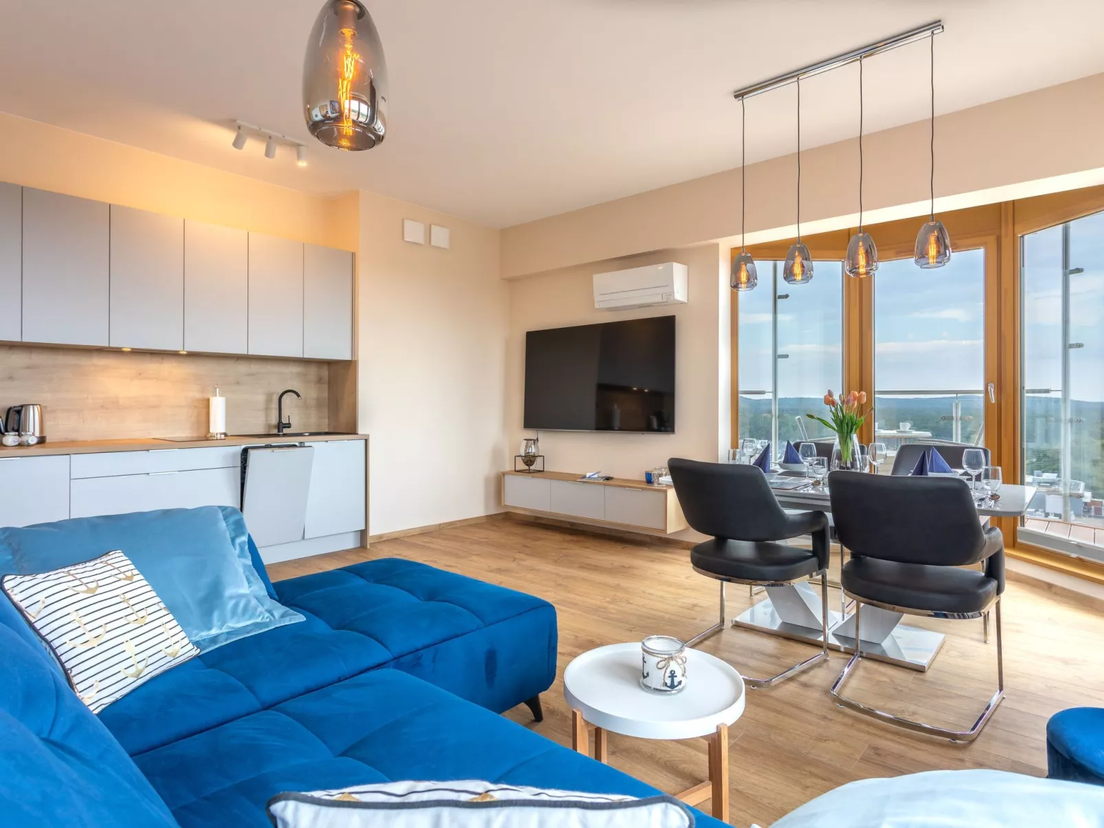 Luxuriös eingerichtete,helle Ferienwohnung am Meer-Image-tags.info