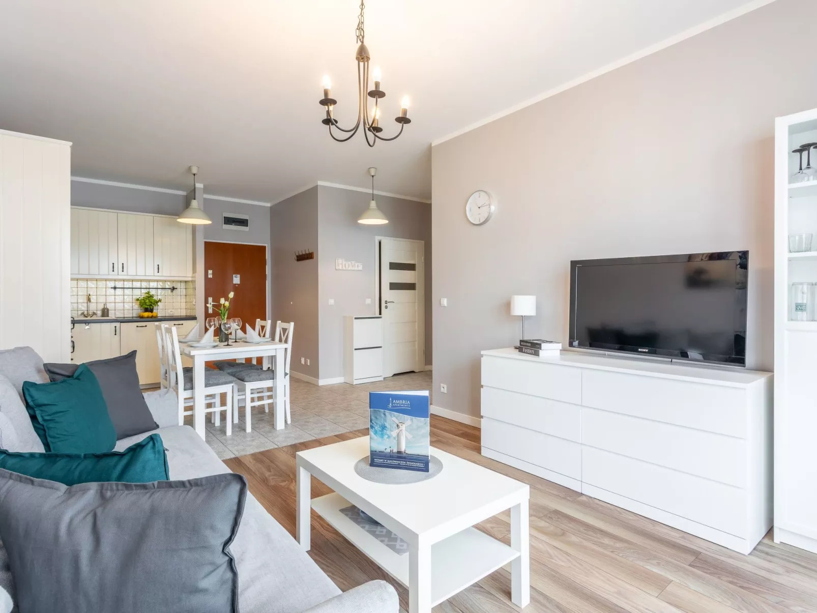 Zuza mit schönem Sonnenbalkon-Image-tags.info