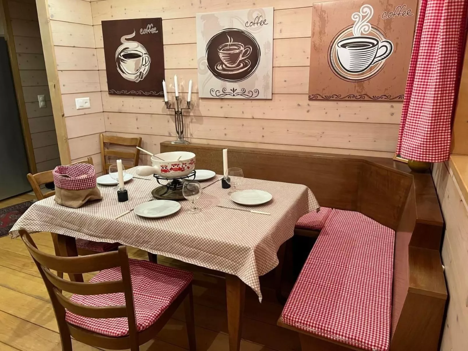 House in the Clouds-Dedans