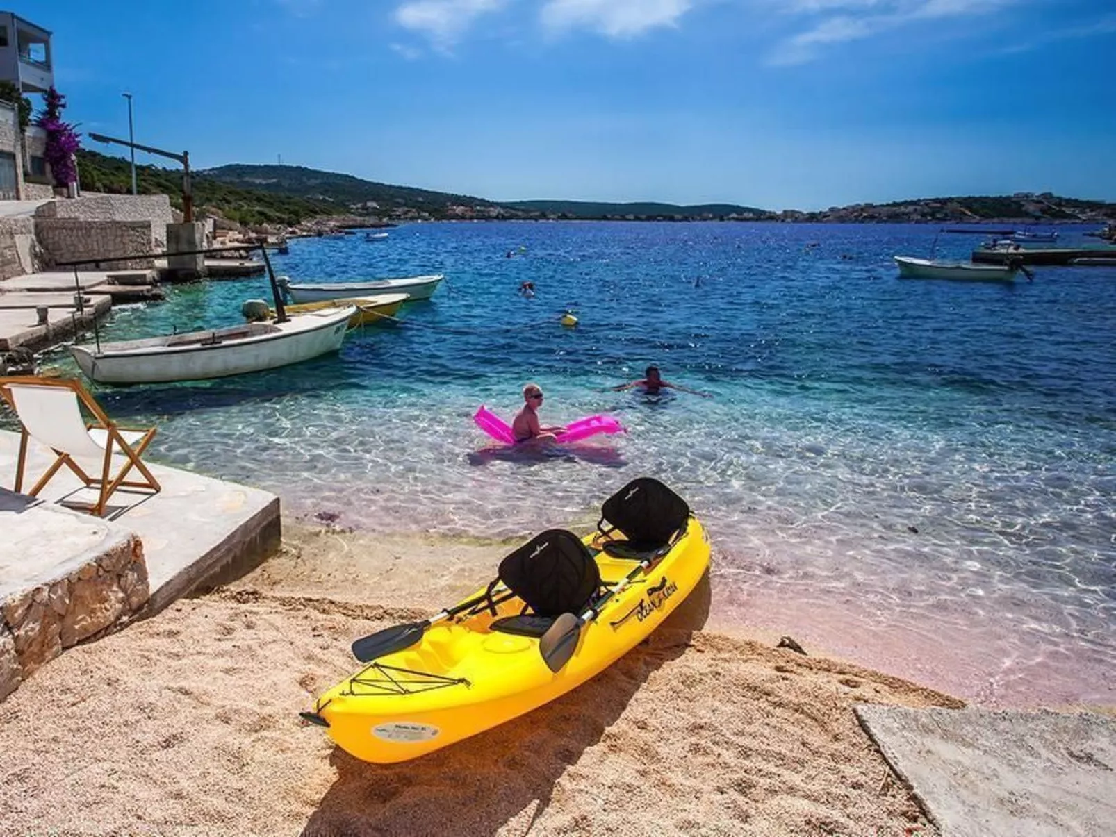 Luxuriöses Ferienhaus mit Pool direkt am Meer-Outside