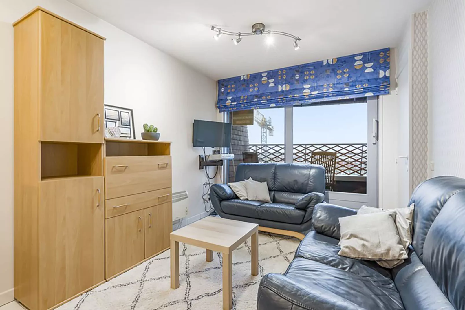 Ocean Suites 815-Living room