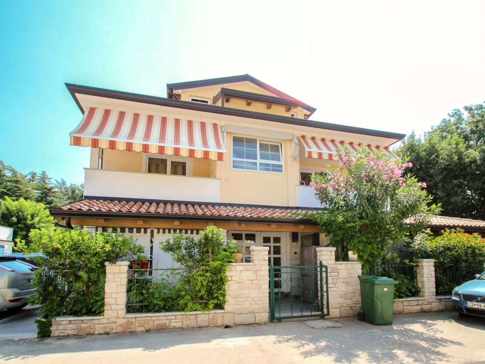 Wohnung "Viviana" direkt am Strand-Dehors