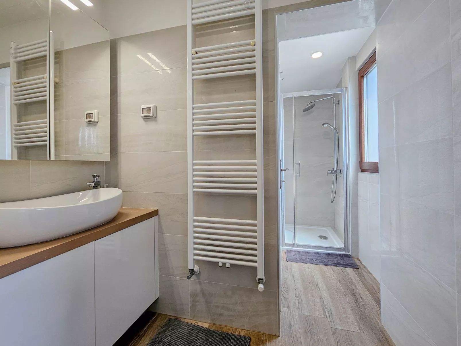 "Lara A4" mit Balkon-Inside