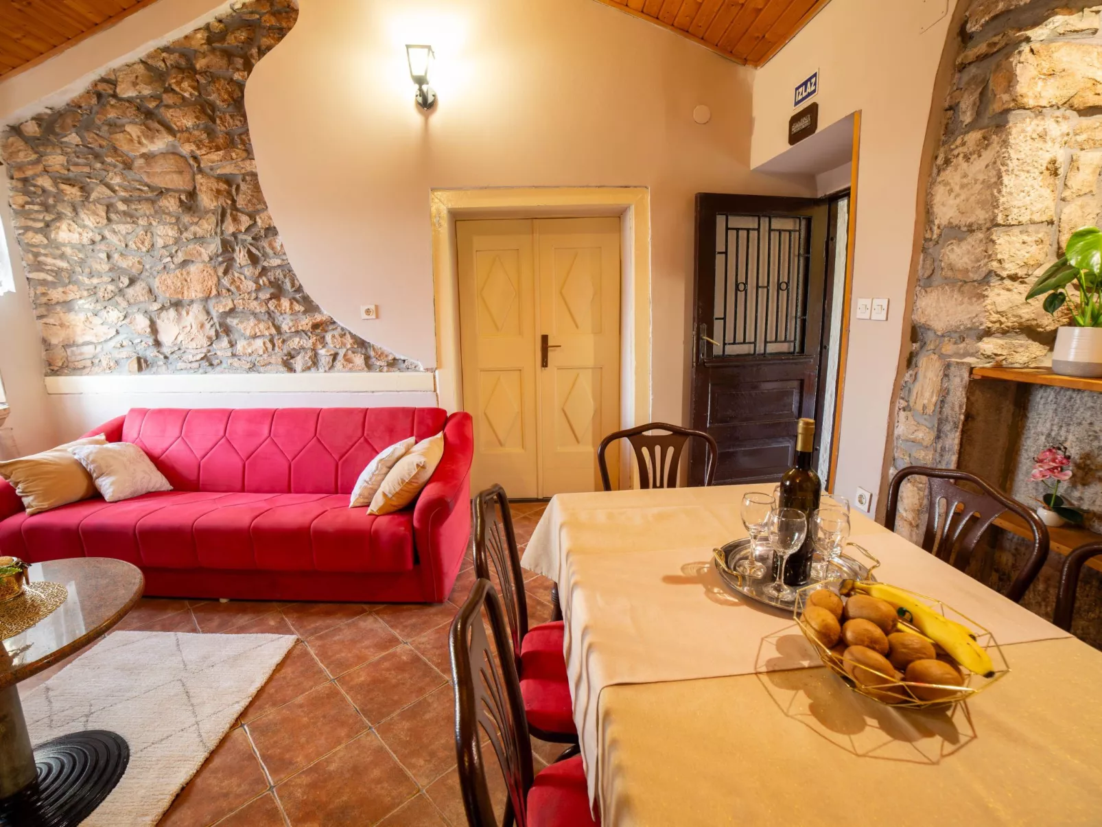 'Frane' mit eigenem Pool-Dedans