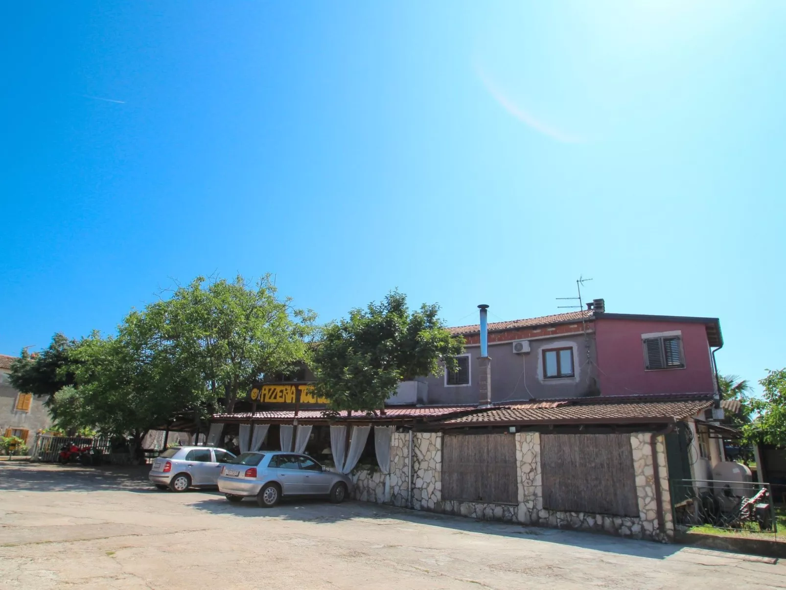 Wohnung "Lana" mit Terrasse-Draußen