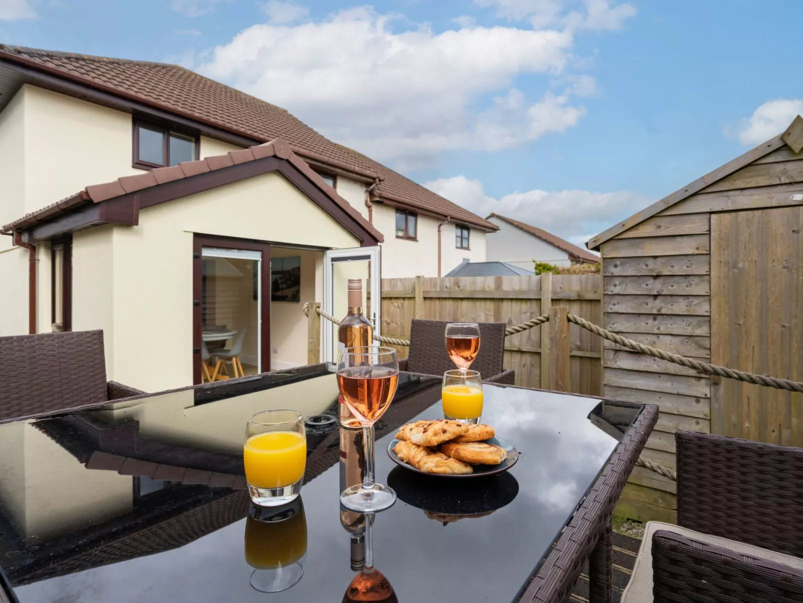 Wiesenanstieg-Draußen