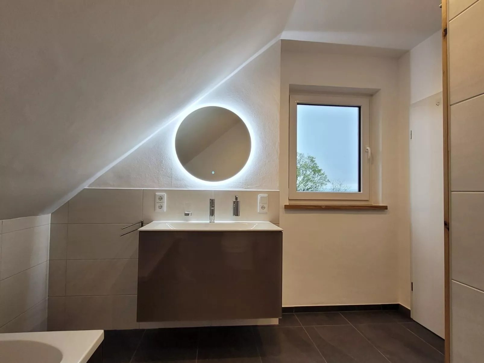 Appartement mit Balkon-Drinnen