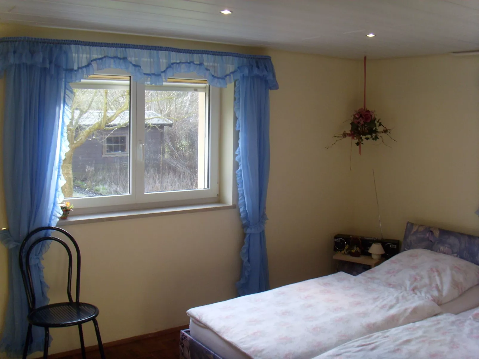 Mit Blick zur Wallfahrtskirche-Inside