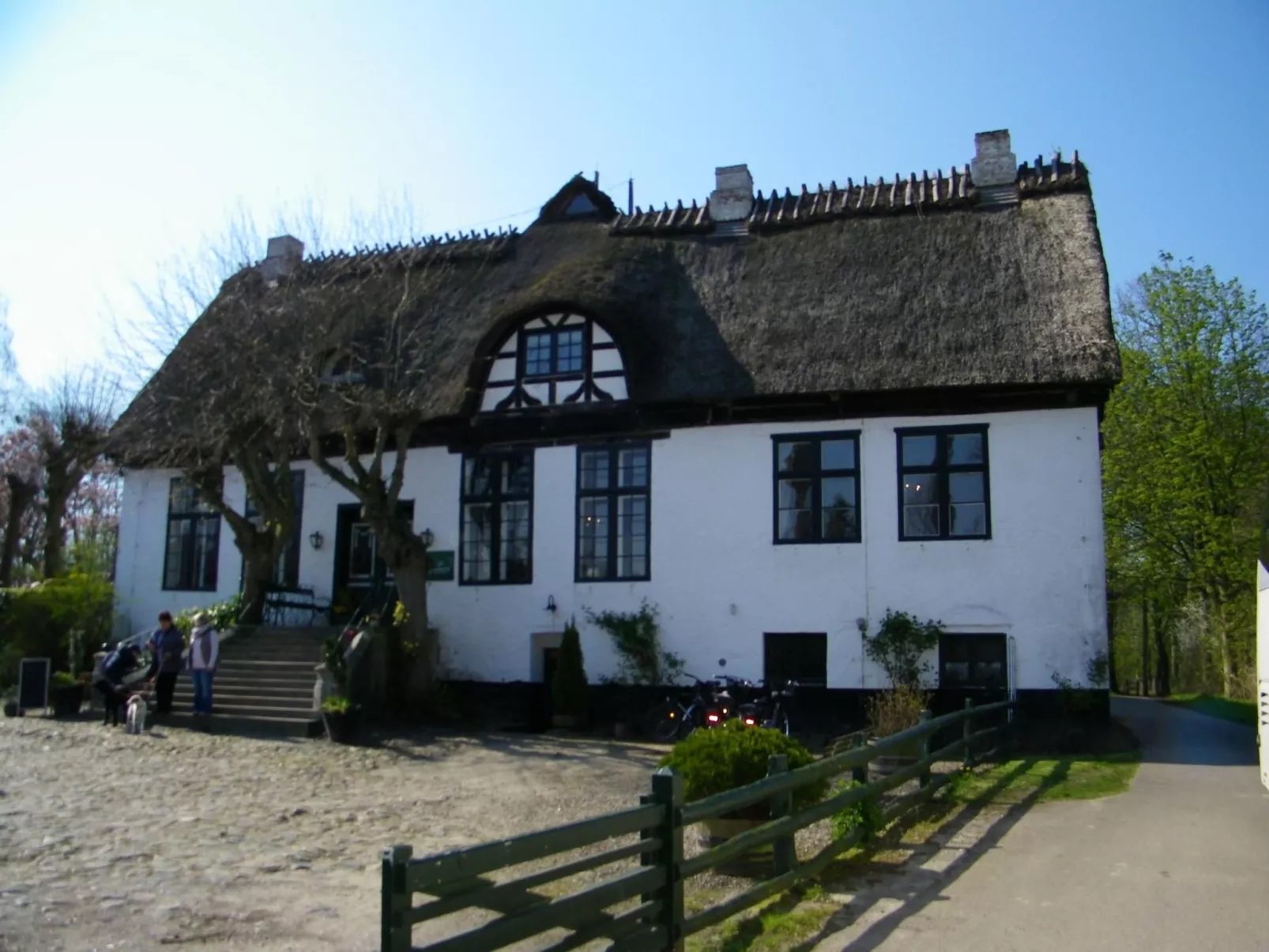 Haus in Zimmert mit Terrasse, Grill und Garten-Outside