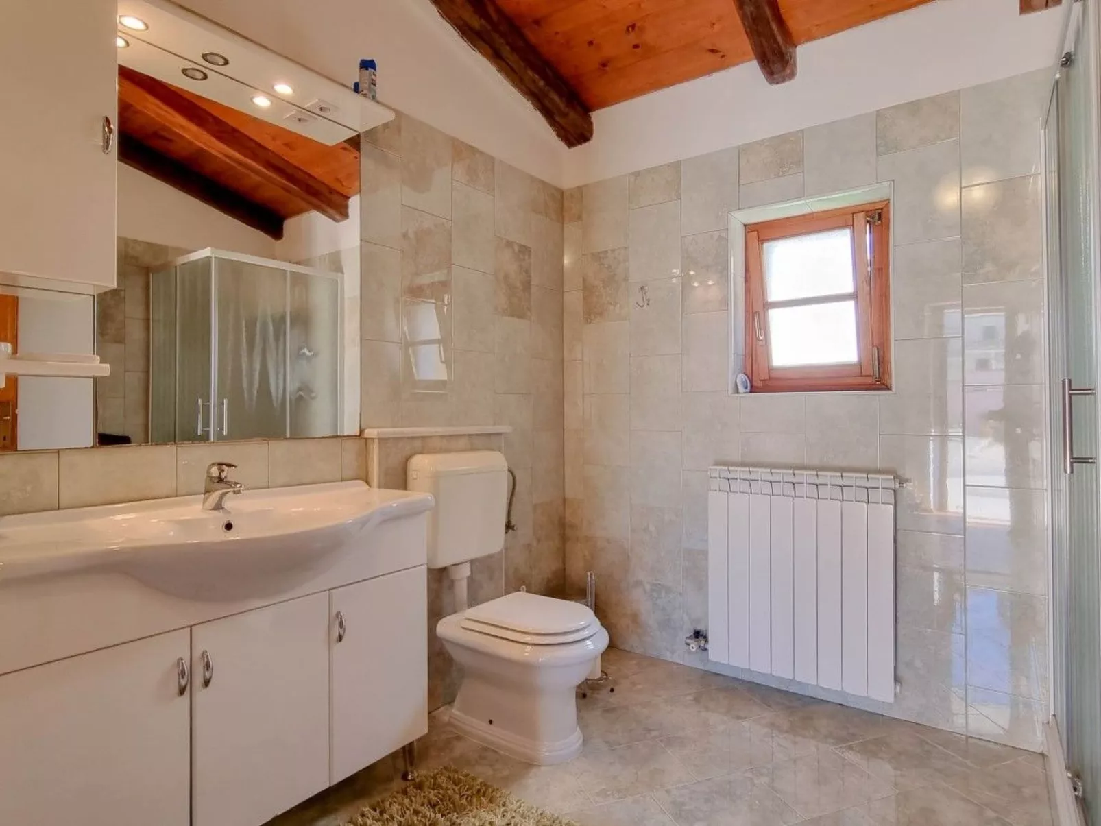 "Ariana" direkt am Strand-Inside