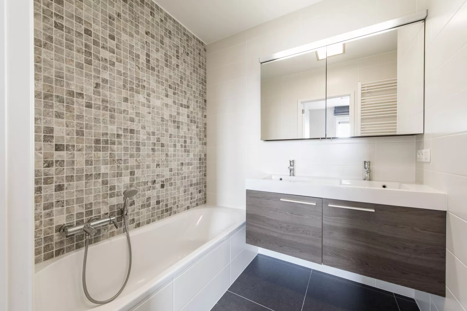 Eden B7-Bathroom