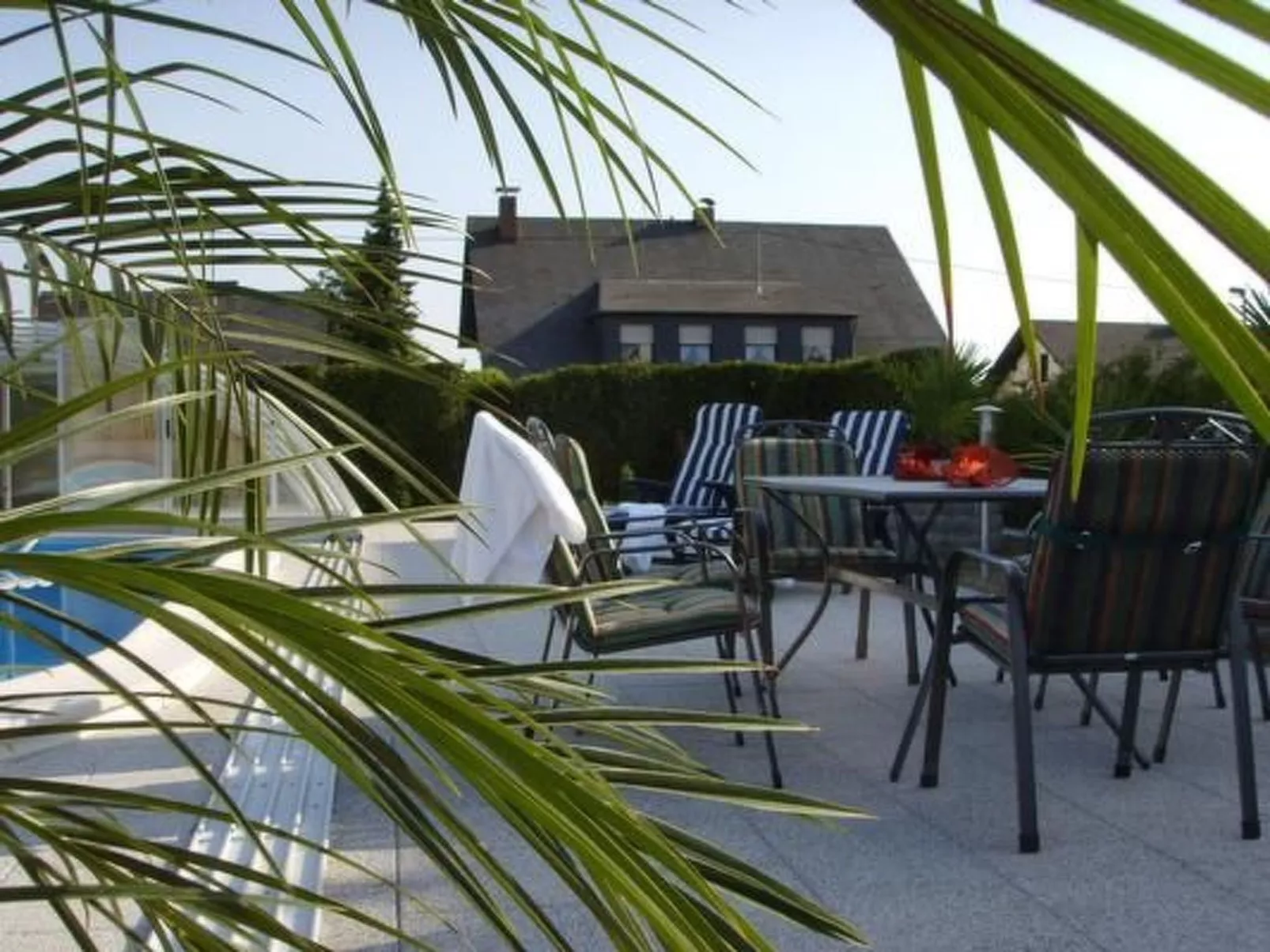 Sandra´s Ferienwohnung mit Pool-Dehors