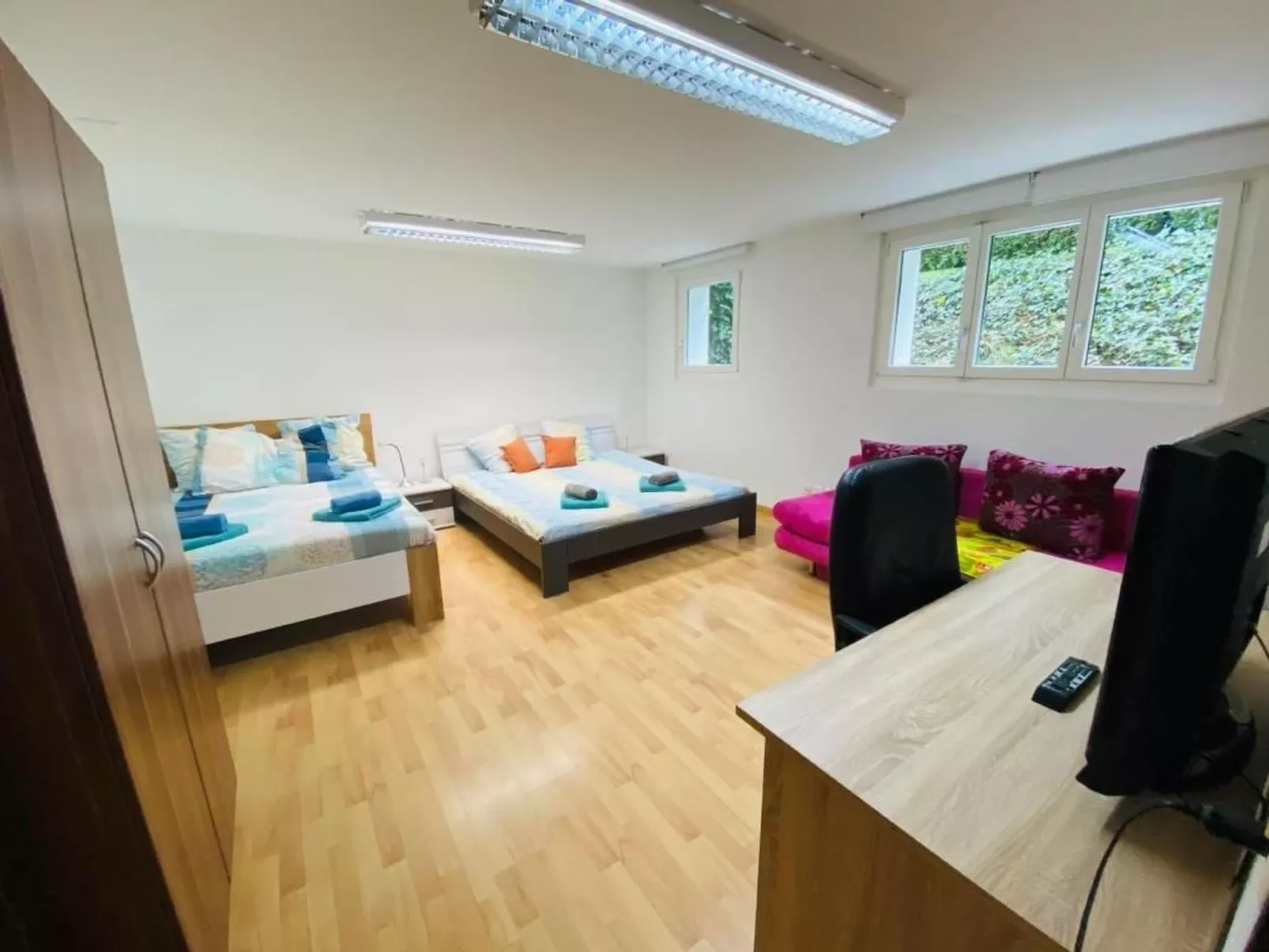 Leons Holiday Homes-Inside