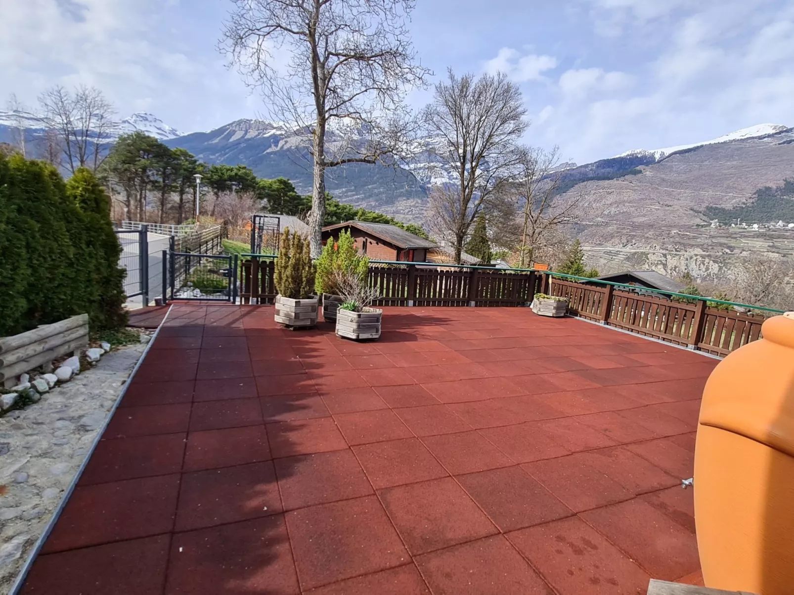 Chalet Haus (bei Einfahrt grosser Nussbaum )-Inside