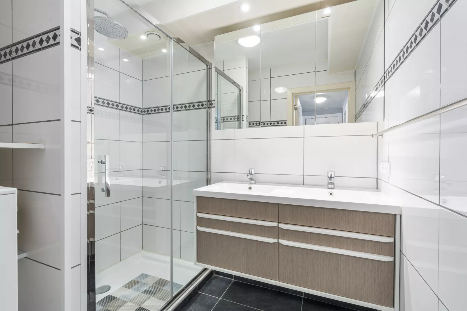 Frederic 2.01-Bathroom
