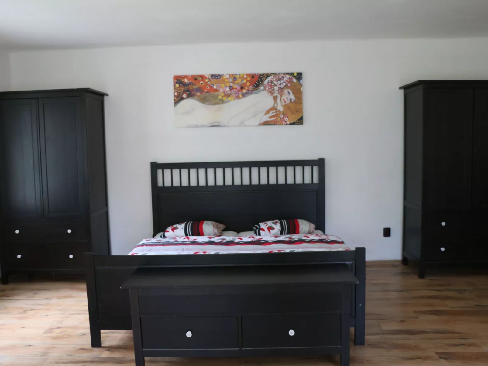 Traditionelles Haus, umgeben von Wäldern in Ralsko-Inside