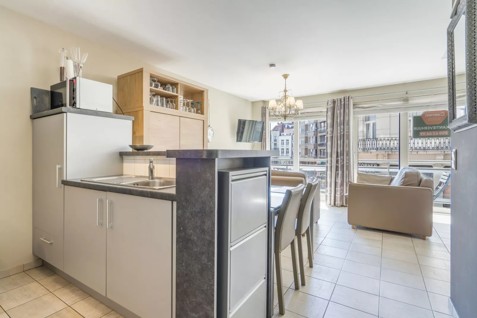 Majestic Stad 002-Kitchen
