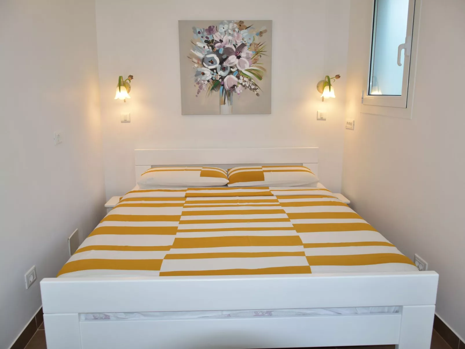 Mit Blick auf das Wasser-Drinnen