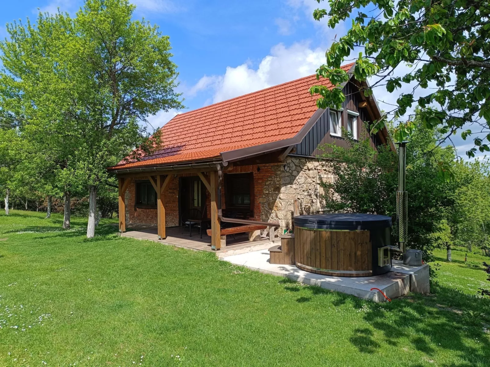 Haus in Sleme Skradsko mit Whirlpool und Parkplatz-Outside