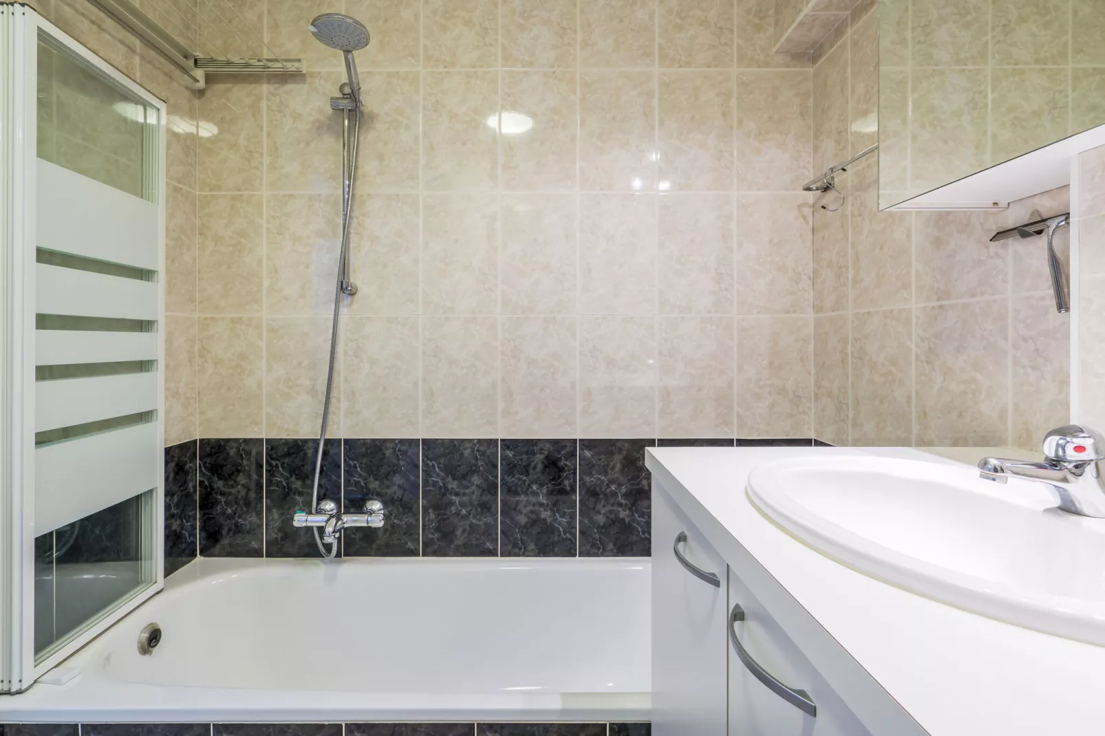 Majestic Stad 002-Bathroom